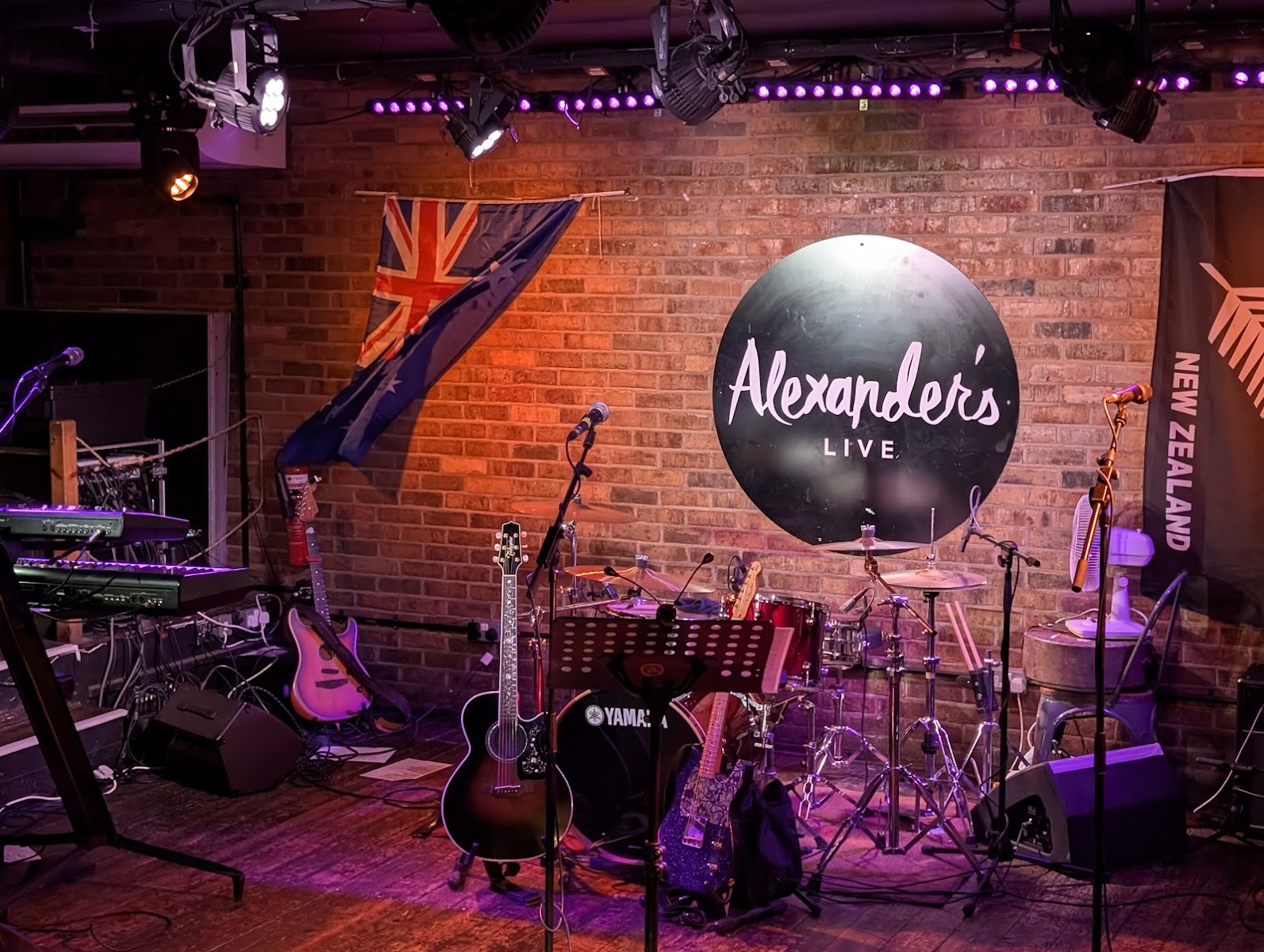 Alexander's Live