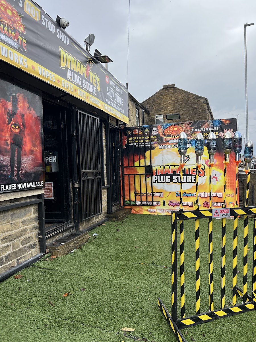 DYNAMITE’S PLUG STORE (FIREWORKS)
