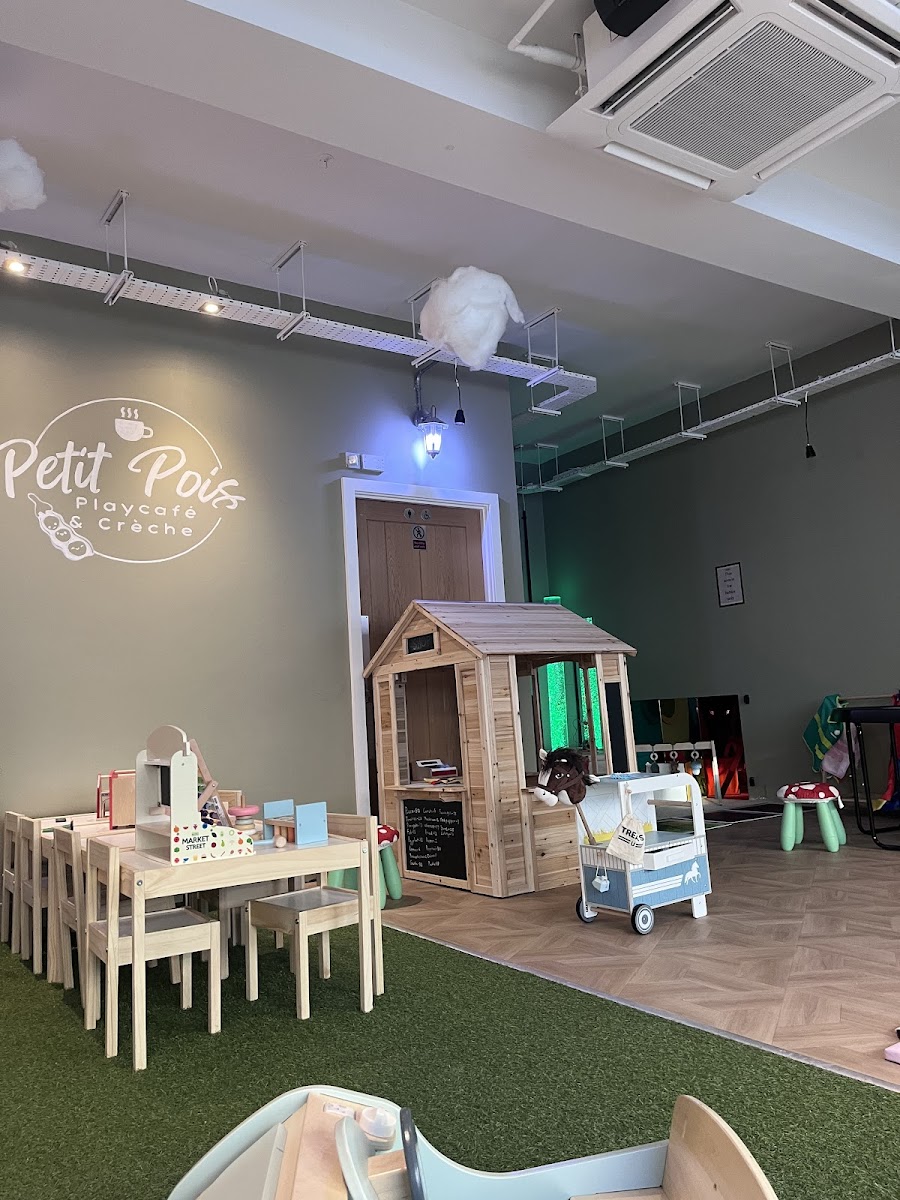 Petit pois play cafe