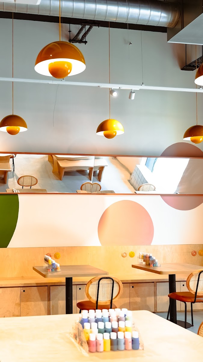 Bonbon Pottery Cafe - Royal Wharf London