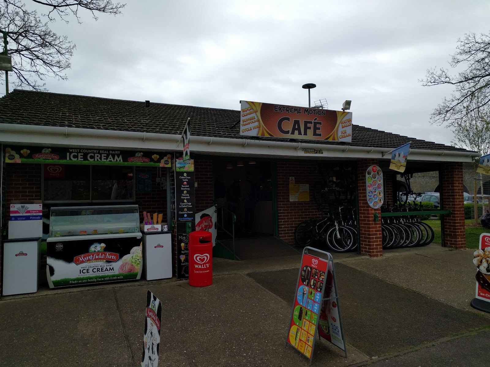 Extreme Motion Cafe end Mini Golf