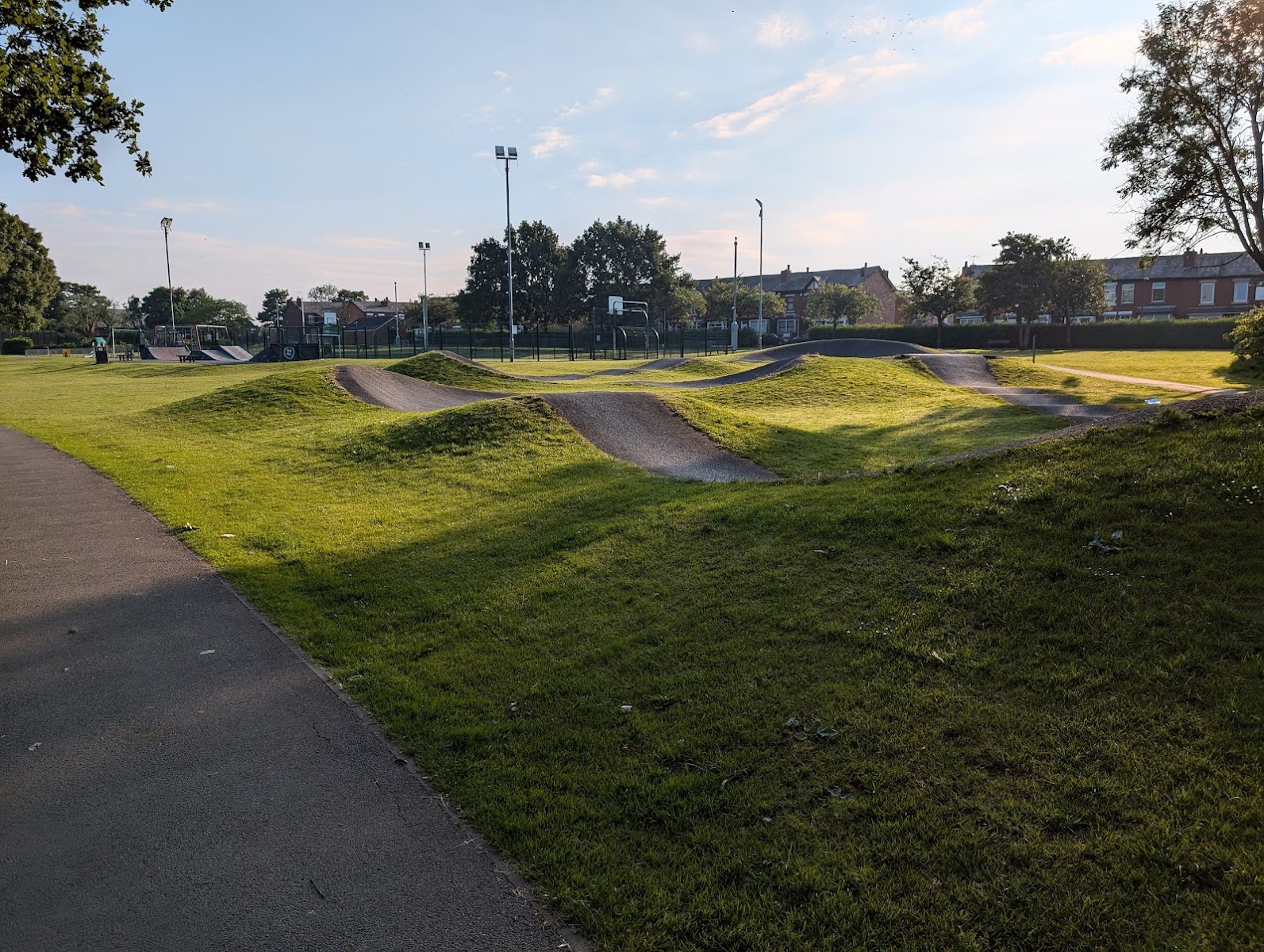 Skate ramp