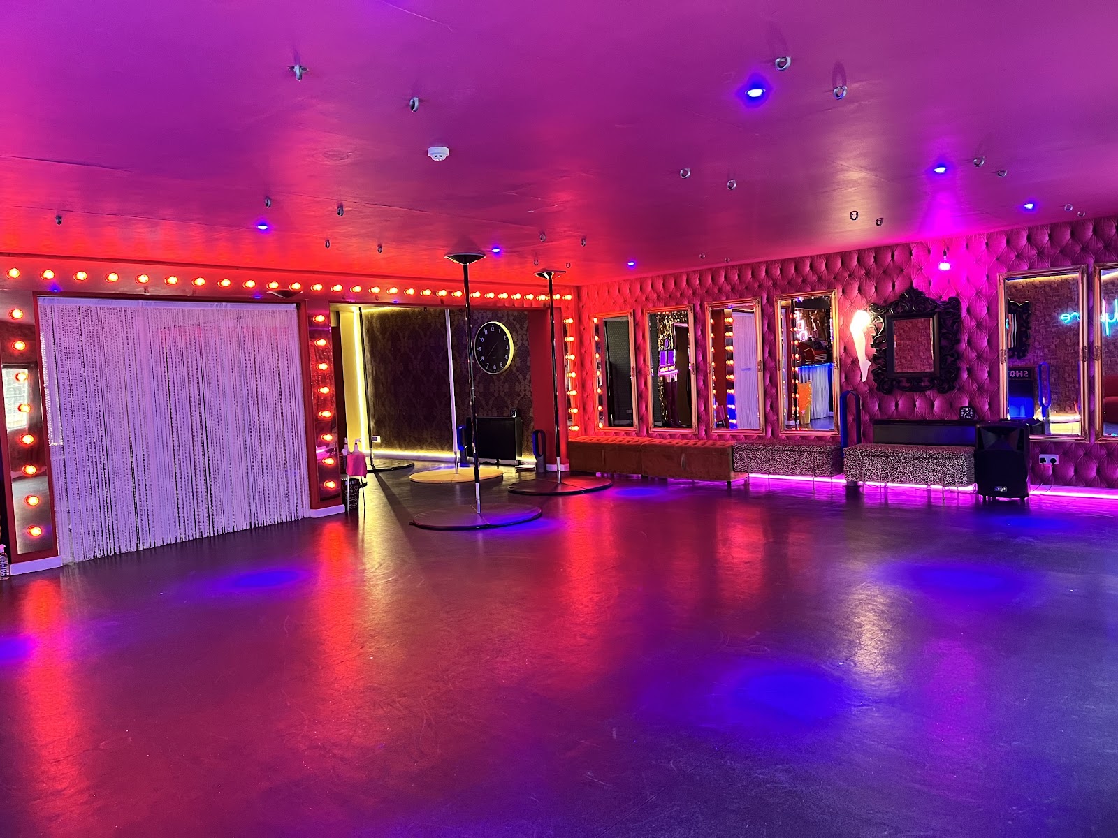 Bodybarre🎠Manchester → Pole ☆ Burlesque ☆ Aerial ☆ Dance ☆ Yoga ☆ Bungee ☆ Handstands ☆ Stretch 👠👠Theatre of Tease Shows