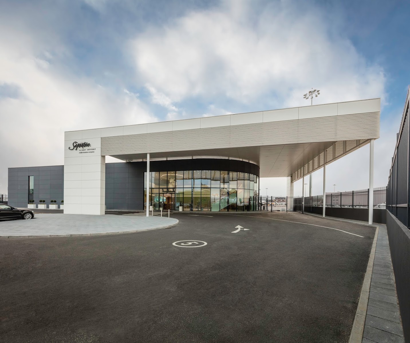 Signature Aviation LTN - London Luton Airport Terminal 1