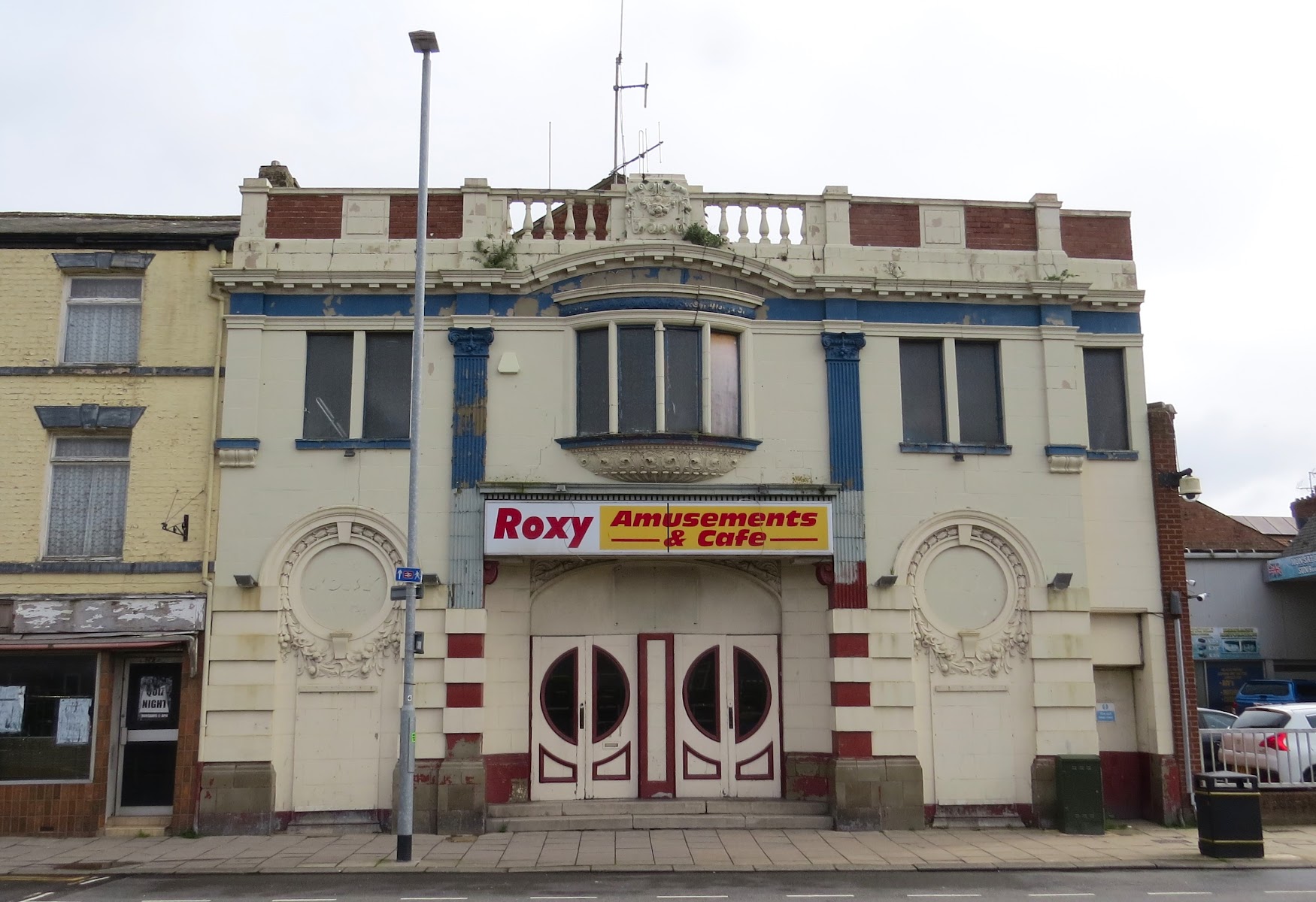 Roxy Amusements And Cafe