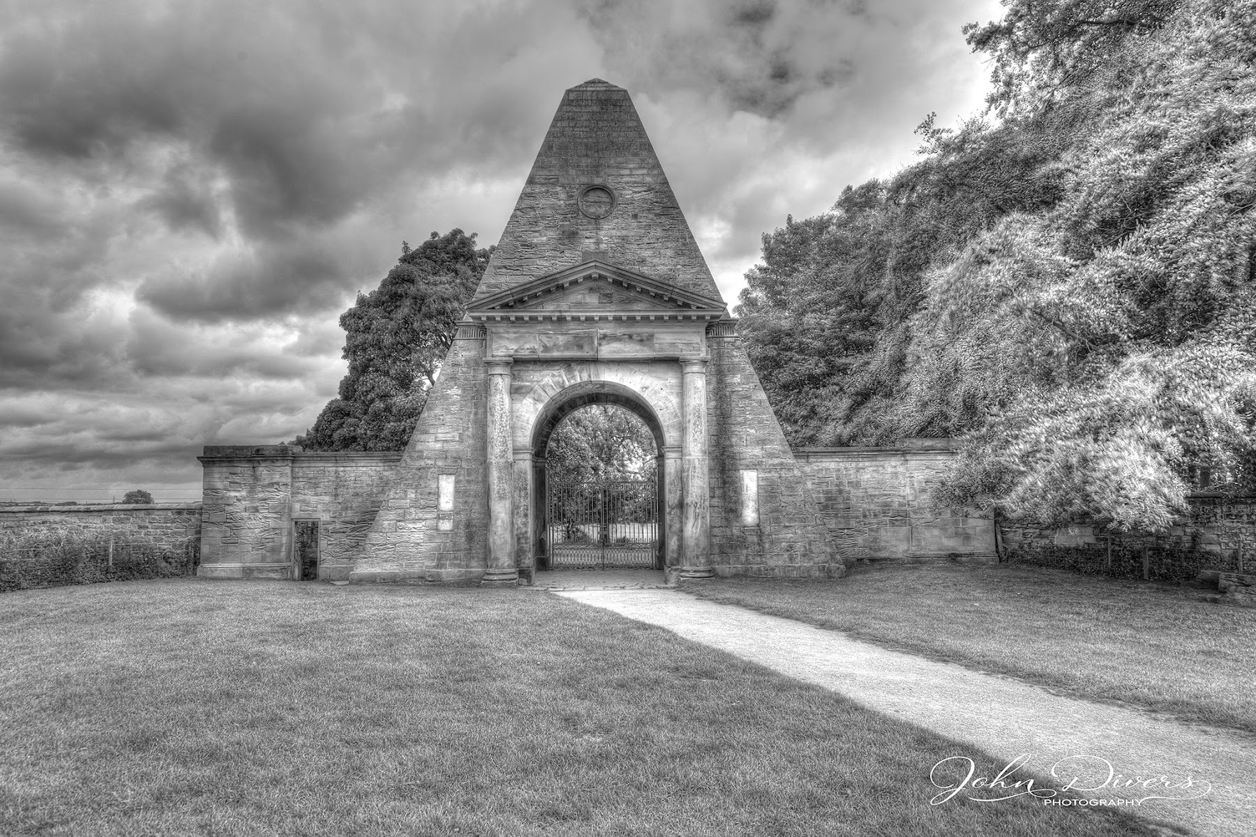Obelisk Lodge