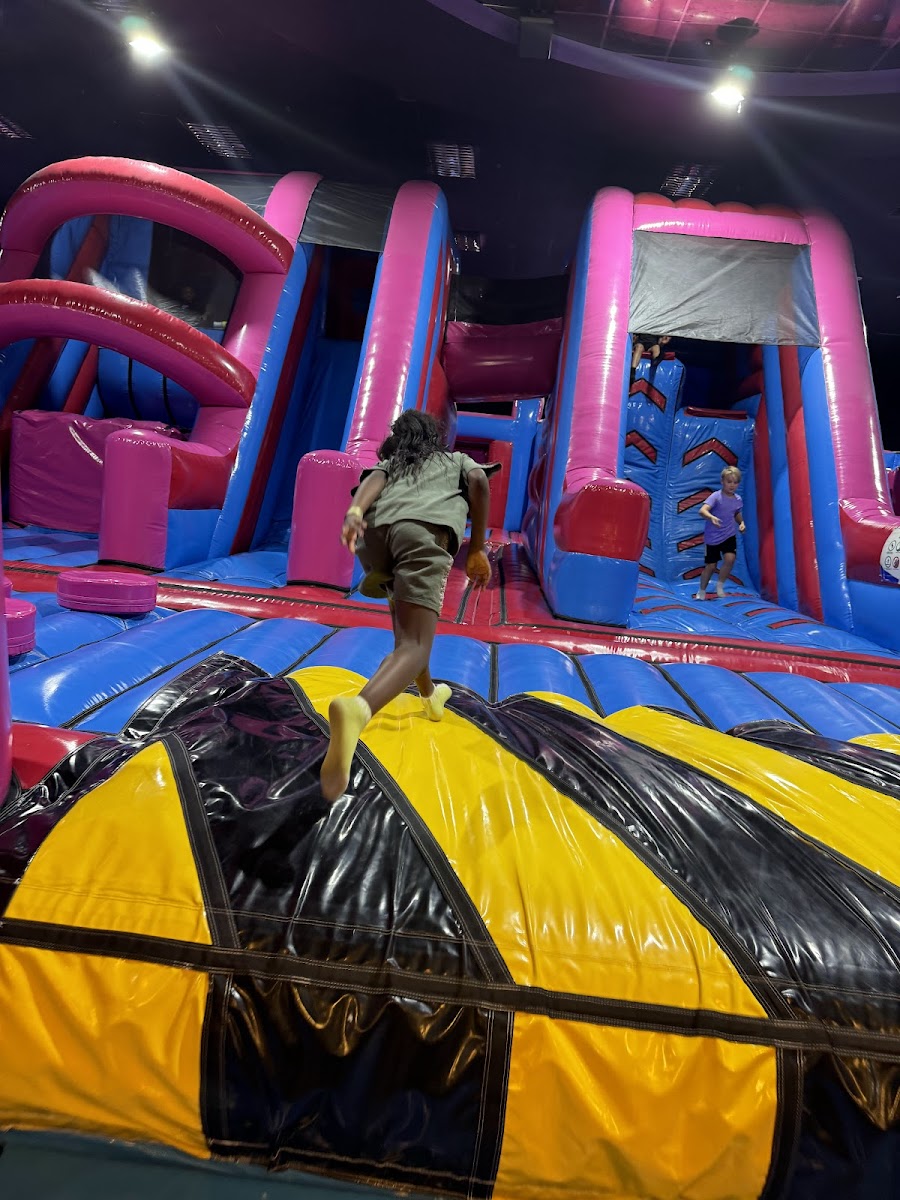 Air Thrill London (Catford Island) Inflatable, Combat Zone & Party Arena