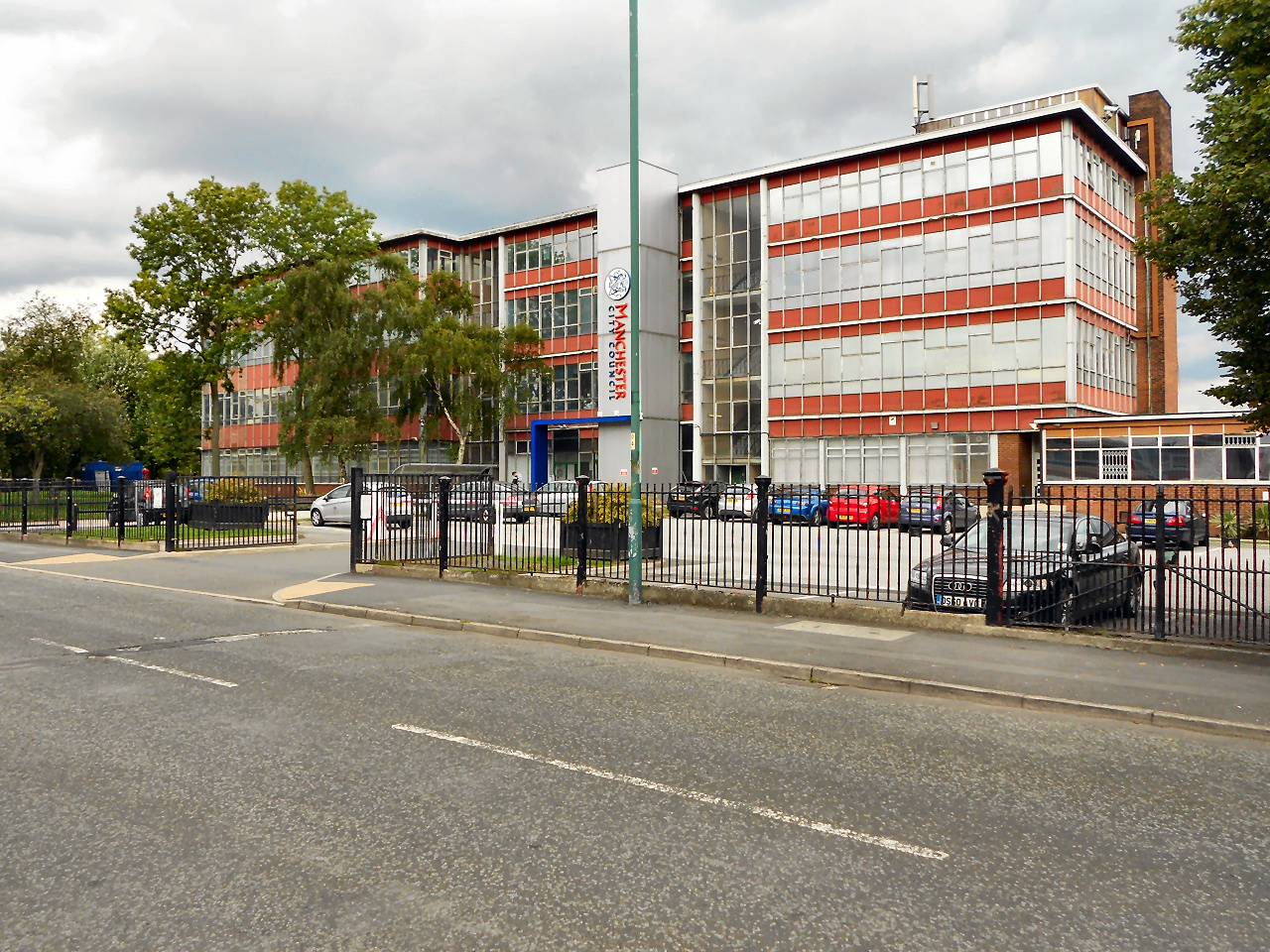 Belle Vue Leisure Centre