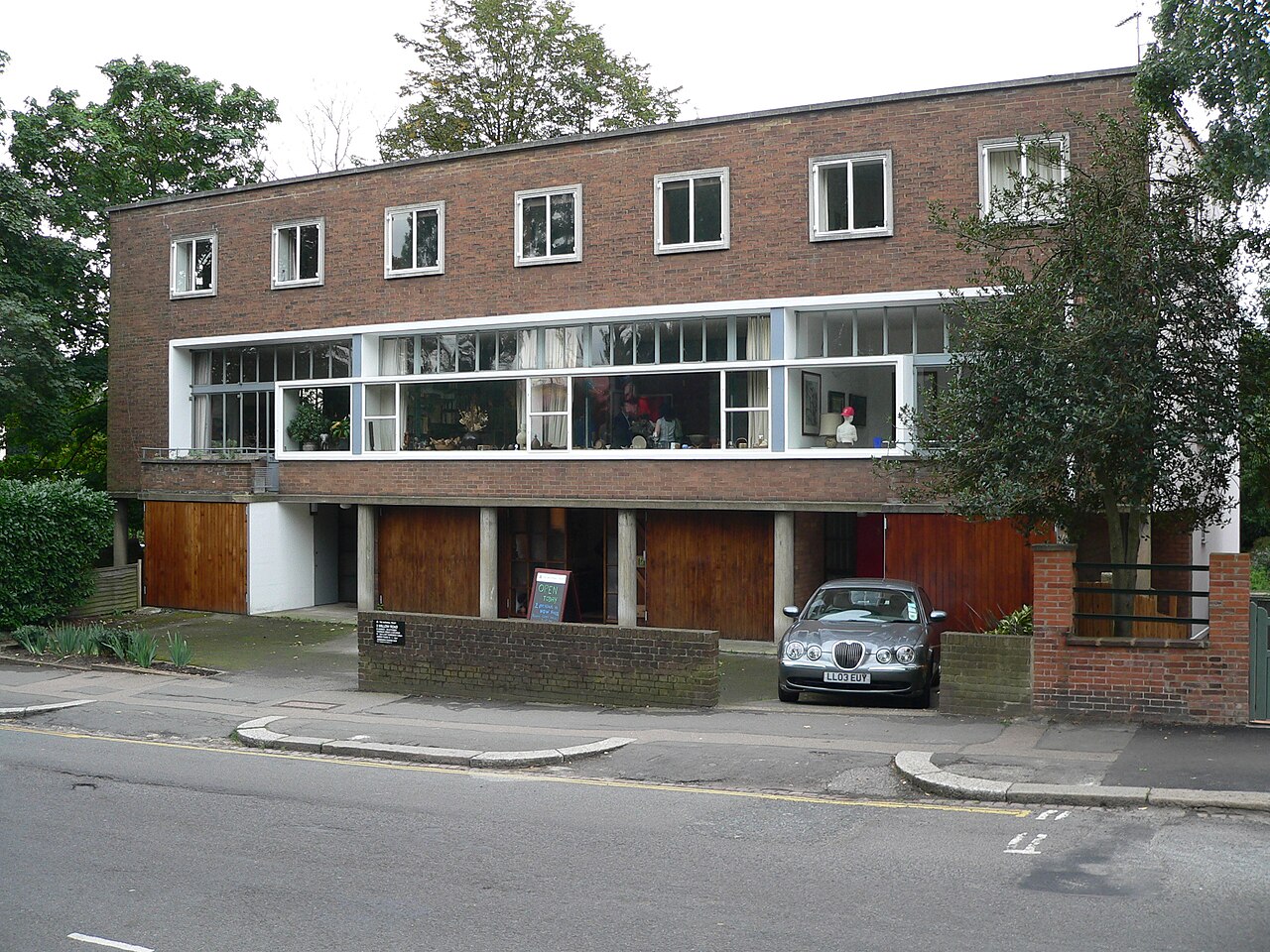 2 Willow Road