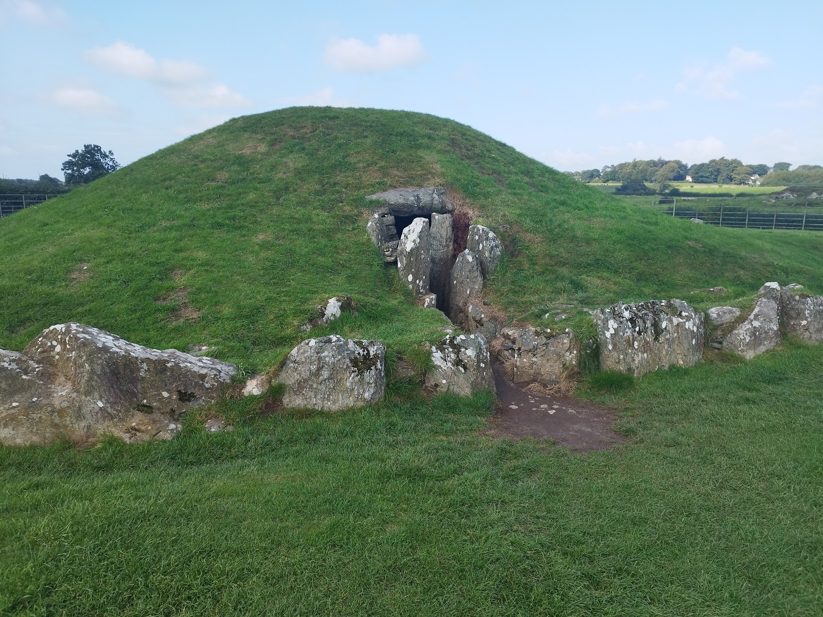 Bryn Celli Ddu Chambered Tomb