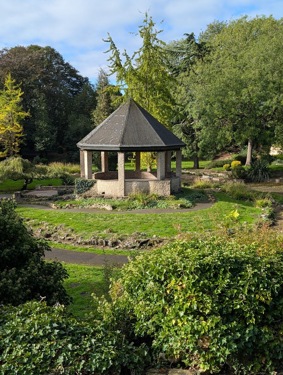 Hexthorpe Park Aviary