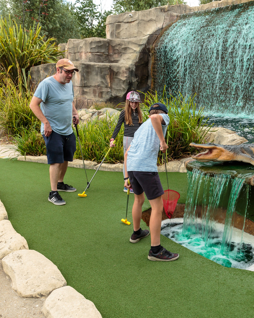 Jungle Paradise Adventure Golf