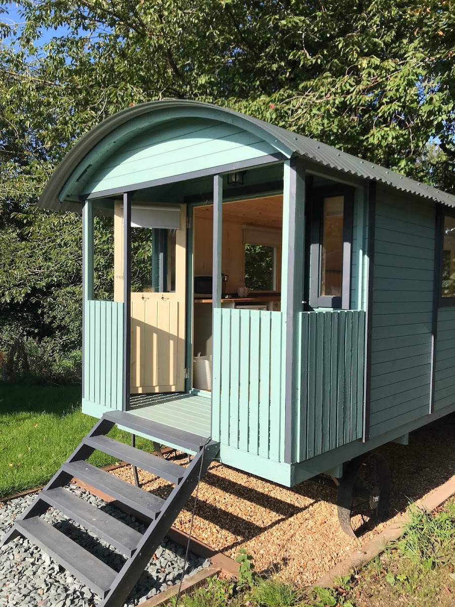 Glamping at Holly Grove Farm ( book direct for best prices)