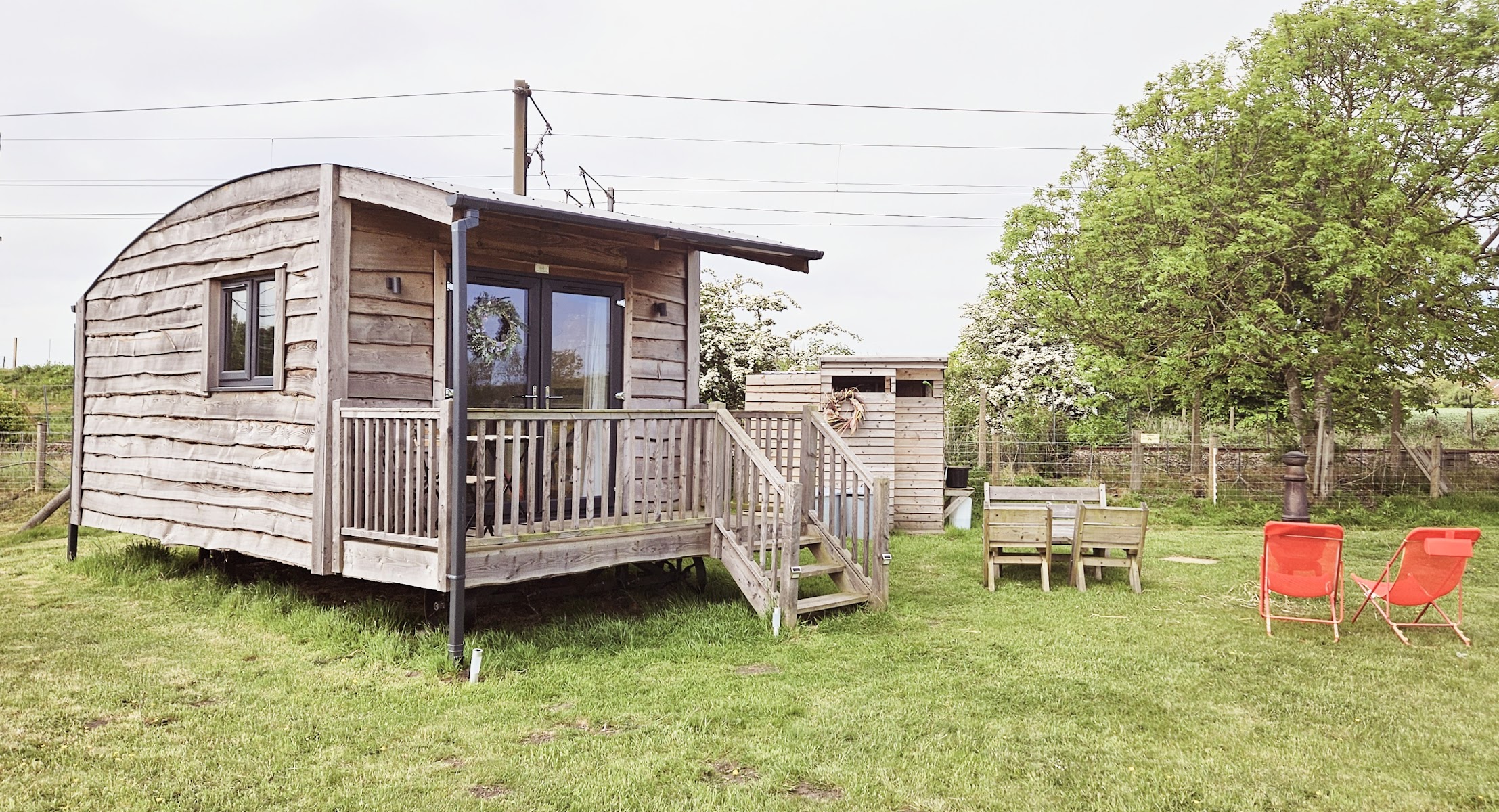 Cosy Meadow Cabin - Glamping in Northumberland