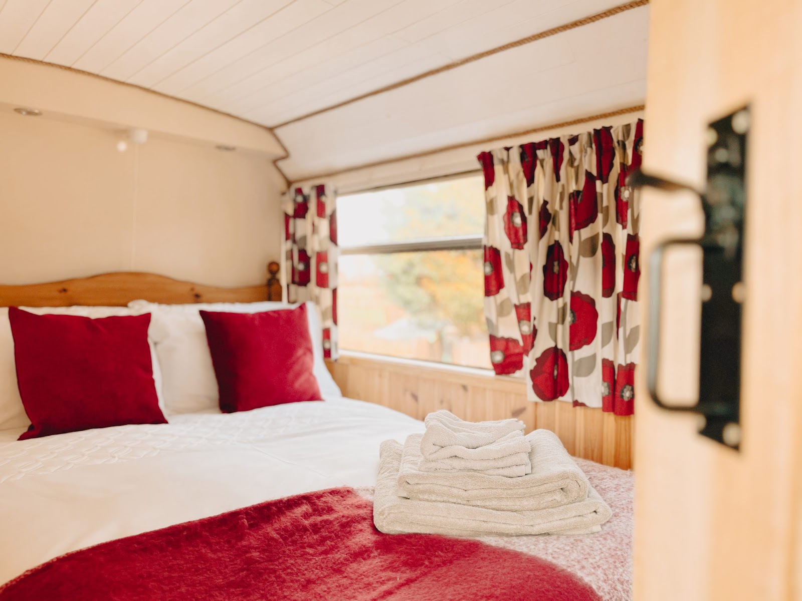 Holiday Farm Bus