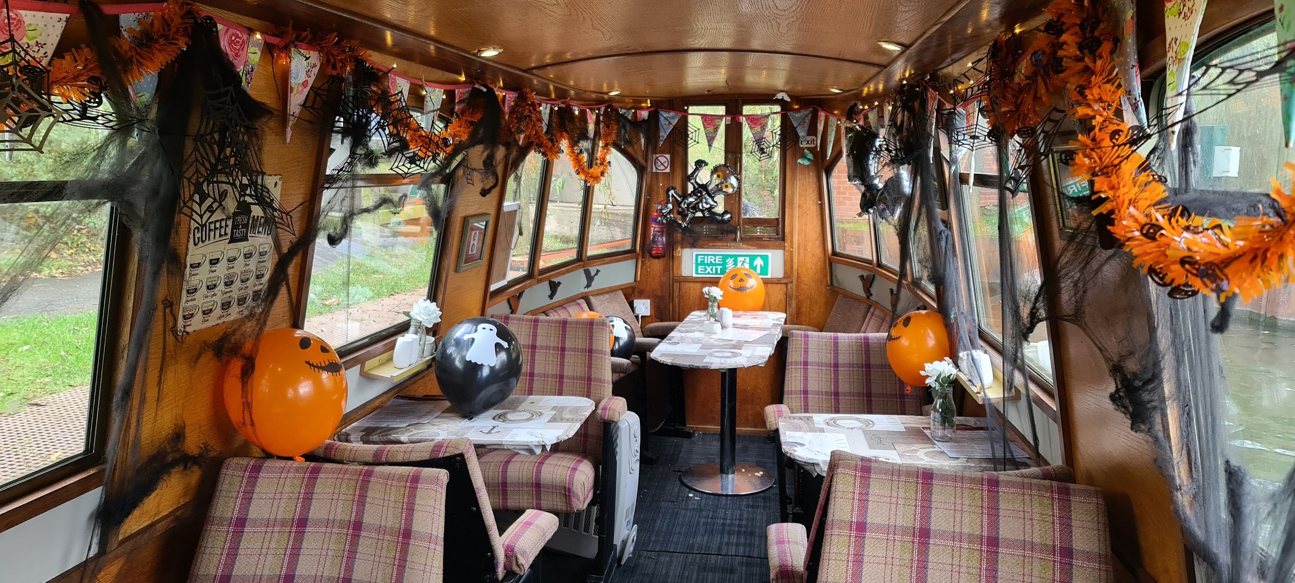 Boat Street Cafe and Mercia Swan Boat Trips
