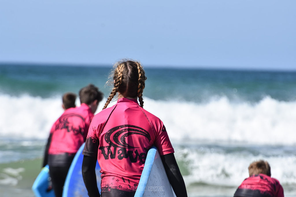 Waves Surf School