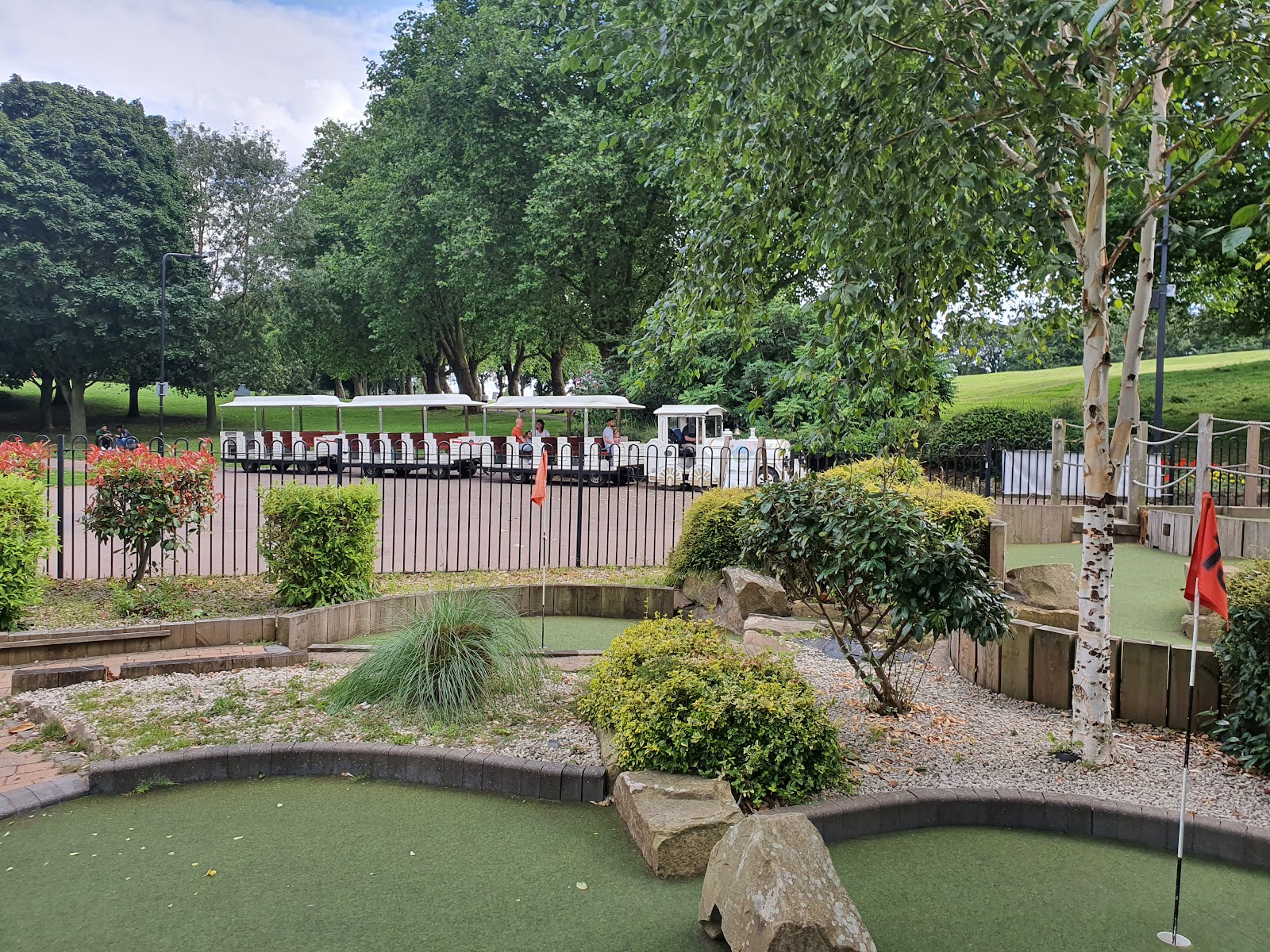 Golden Putter Mini Golf