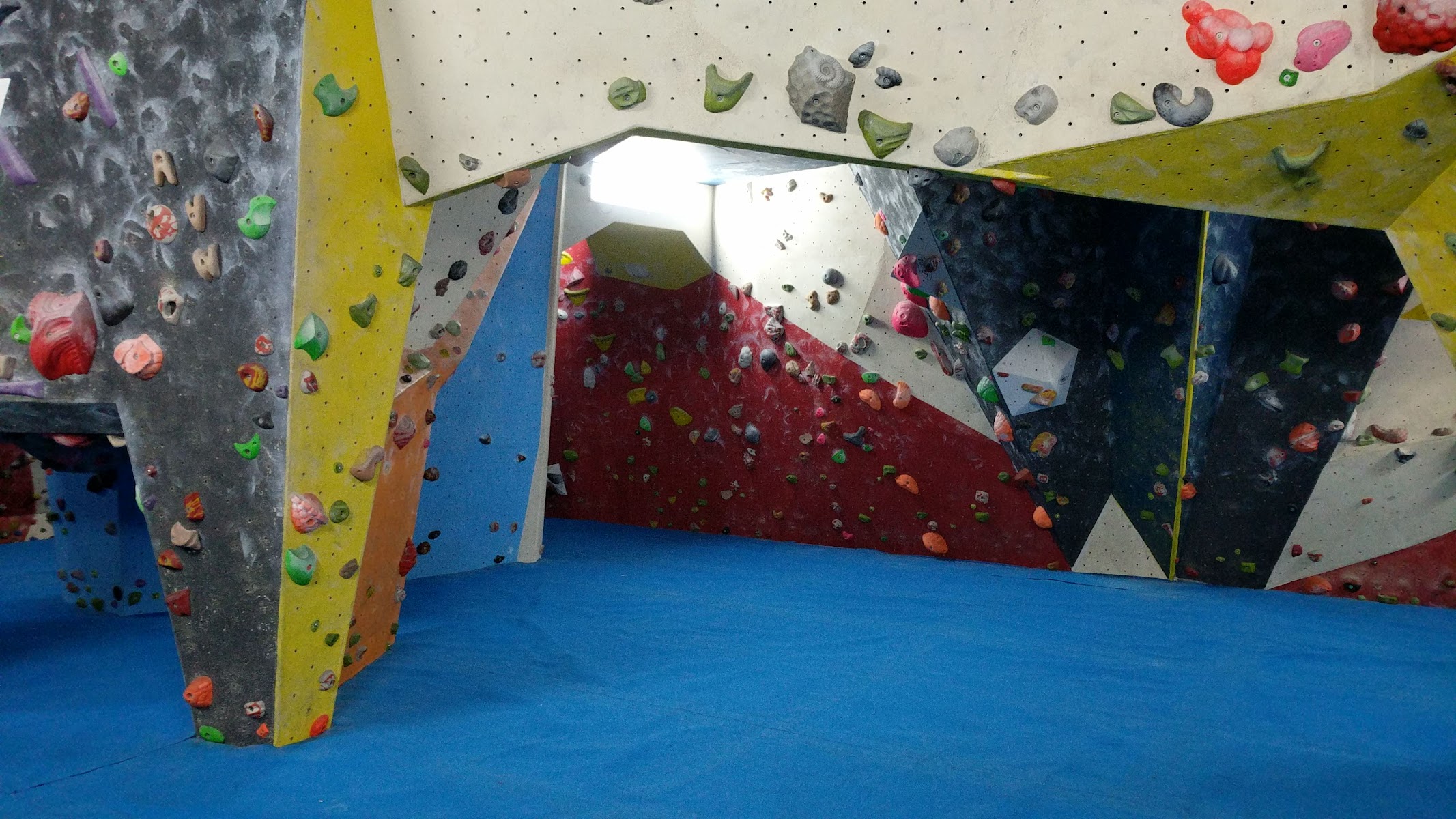 Avertical World Climbing & Bouldering Centre