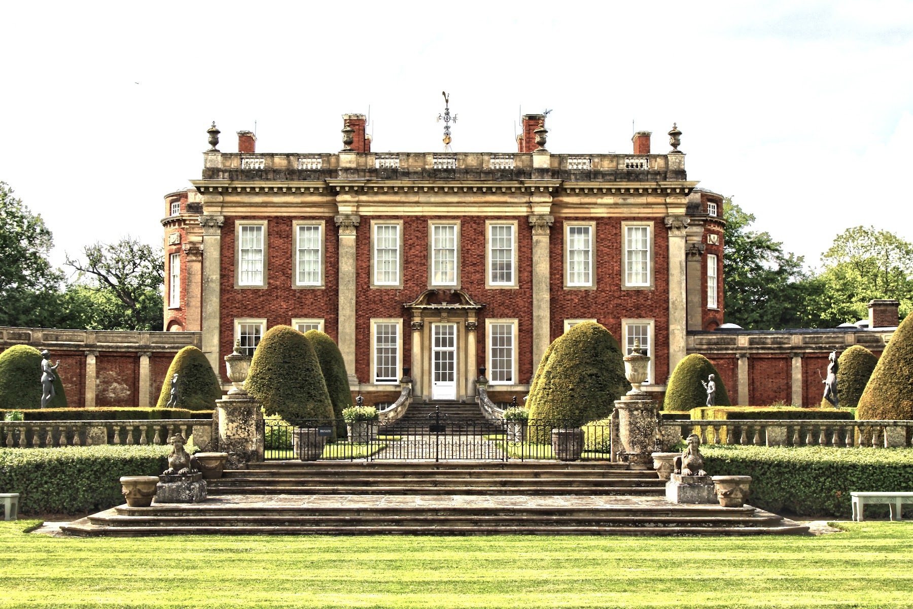 Cottesbrooke Hall & Gardens